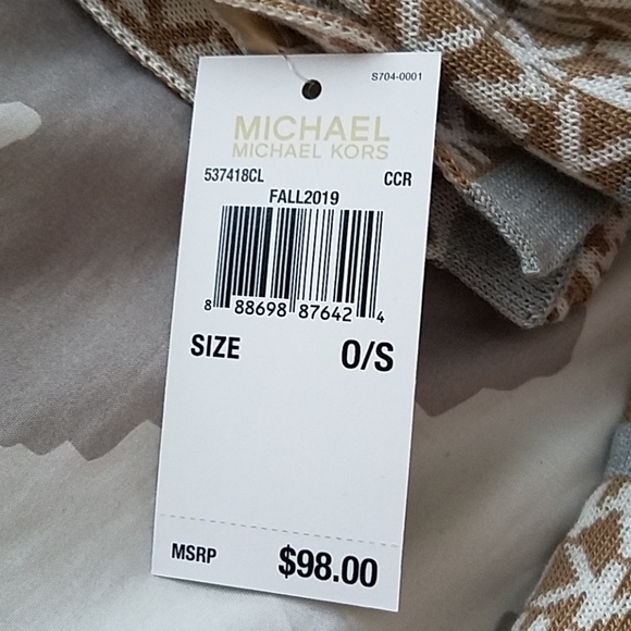 Michael Kors Scarf,  hat and gloves set - Picture 3 of 6